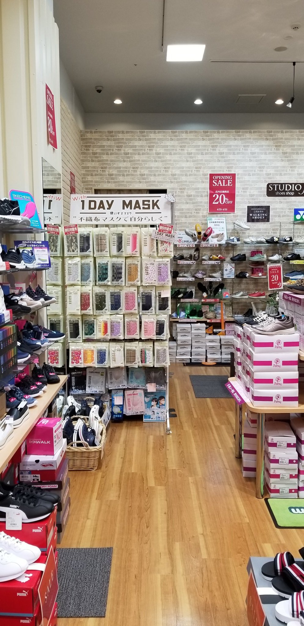 靴のオカダ 富岡バイパス店 スタジオj前橋店の 本日オープン 楽しい靴 楽な靴 可愛い靴 おしゃれな靴 お得な靴が 店内にいっぱいです 是非ご来店お待ちしております 前橋 けやきウォーク前橋店 靴のおかだ シューズショップ 靴店 開店セール