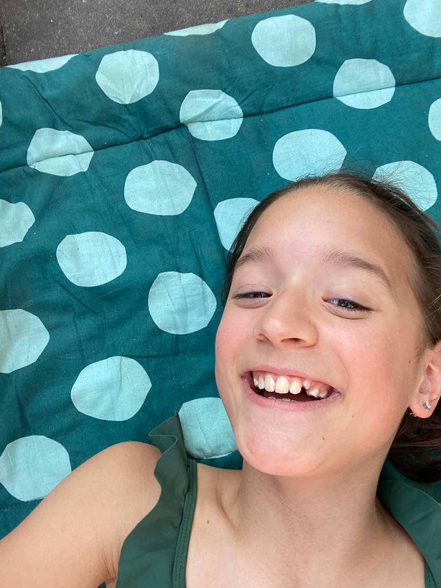 Kleine meisjes worden groot... en onze Nienke is daarop helaas ook geen uitzondering. 12 jaar geleden alweer dat deze eigenwijze, vrolijke en lieve roze wolk van positieve energie ons leven kwam verrijken. Wat een plezier om haar te zien uitgroeien tot de dame die ze nu al is. ♥️