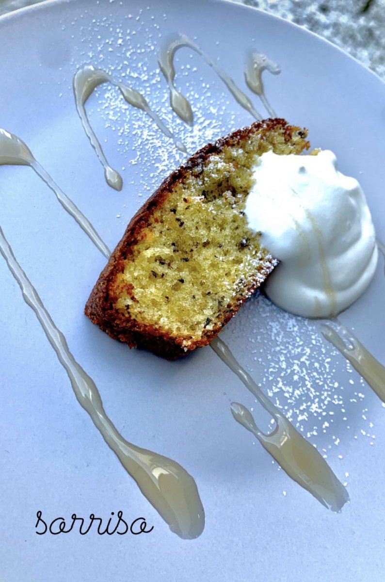 紅茶のパウンドケーキ

凄く良い紅茶の香りがするパウンドケーキです♪

お口に入れた瞬間フワッと香りがお口に広がってとても美味しいですよ！

皆さんお待ちしてます♪