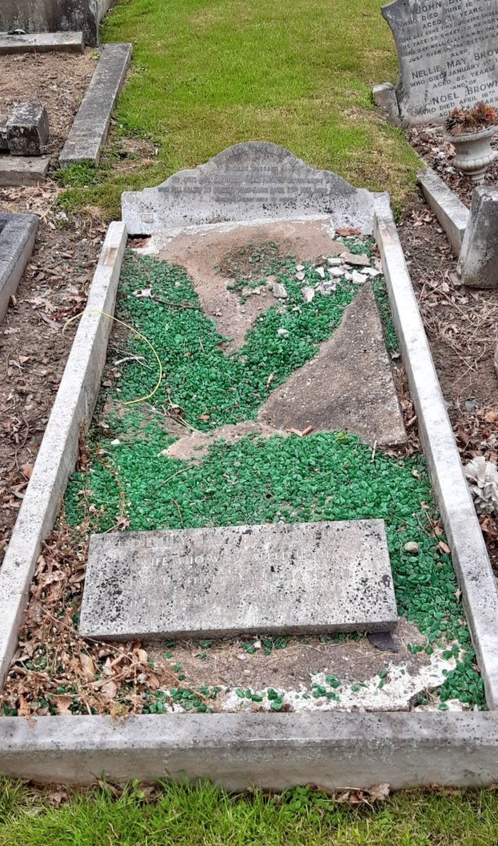 InscriptionsWw1's tweet photo. #RememberedHere
Private Edward Clayton
Died 25 April 1916 Hurley Park Camp
Aged 27
No.4413 #Devonshires
"CALLED FROM WAR TO PEACE"
#CastleDoningtonCemetery #CastleDonington #Leicestershire
#WW1 #LestWeForget
Online records via https://t.co/kQ8M7JYODR https://t.co/HMizvk1dJM