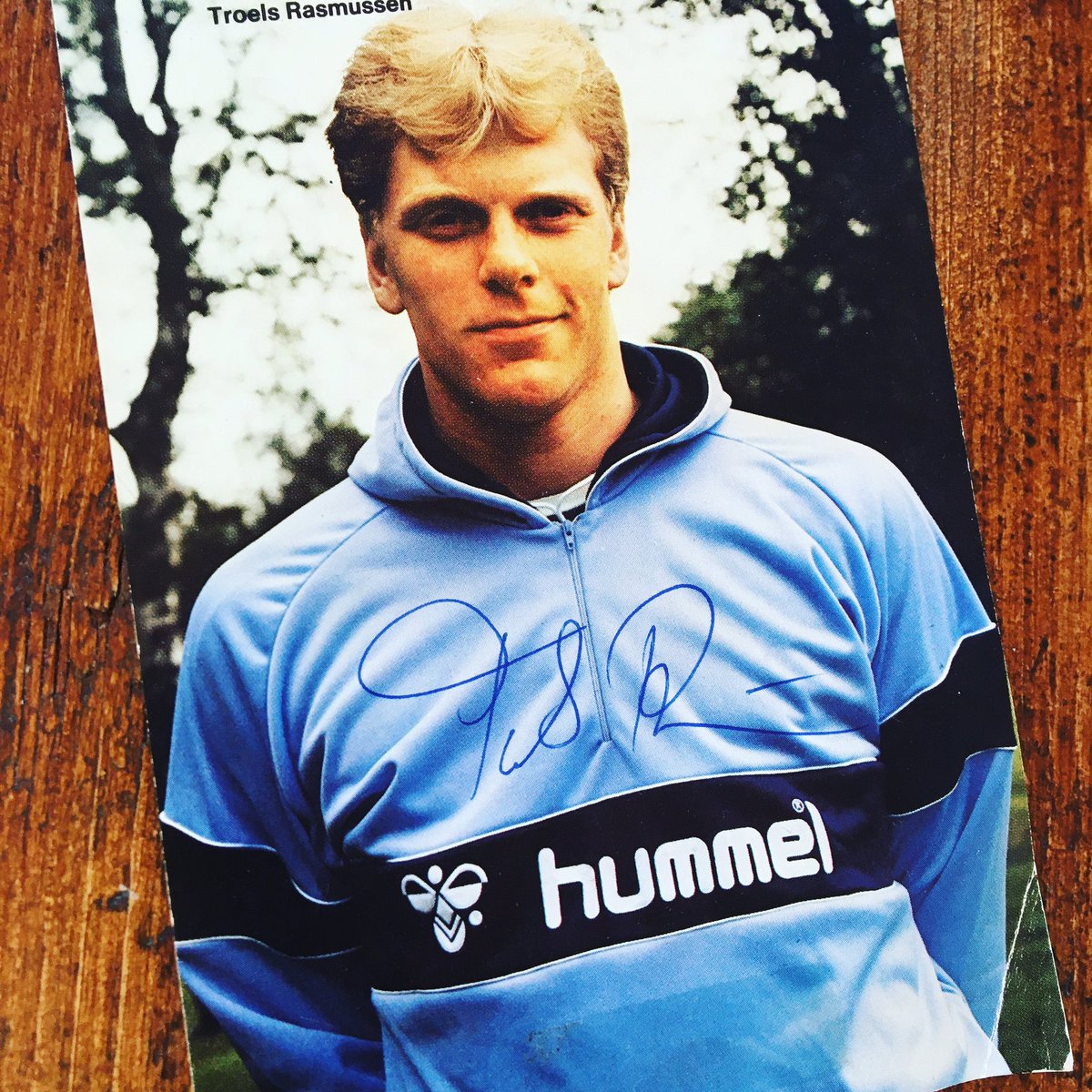 ClubeEl's tweet photo. M A T C H D A Y
Tre point og legendehyldest til ham her, når #byenshold tager imod FCK i aften🙌🤍💙
#agf #agffodbold #agffan #ultratwitteragf #ksdh #sldk #superliga #3fsuperliga #danskfodbold #aarhus #agffck #troelsrasmussen #utroelski https://t.co/B63k8dQMS6