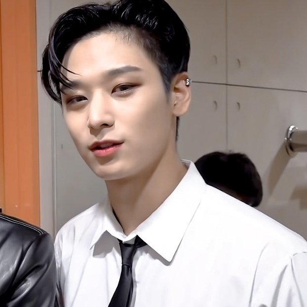 อยู่บ้าน                          อยู่ม.