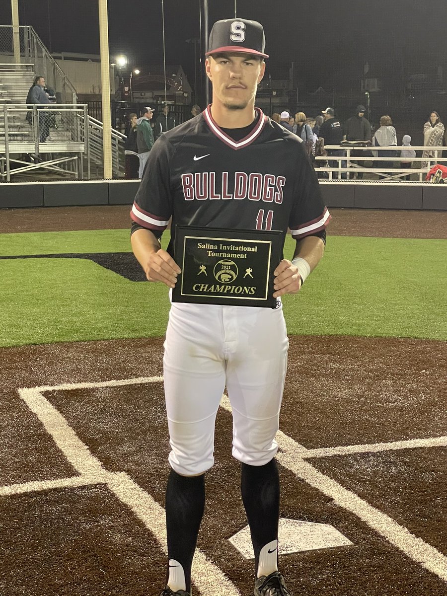 Bulldogs win the Salina invitational 17-14 over Adair. <a href="/riggsbraden/">Braden</a> with an outstanding tournament hitting .500 with a HR, double, and 6 RBI’s. <a href="/DJGist3/">Spiro Bulldog Baseball</a> <a href="/TFirme/">Tom Firme</a> @BR_TimesRecord <a href="/JCCCBaseball/">Cavalier Baseball</a>