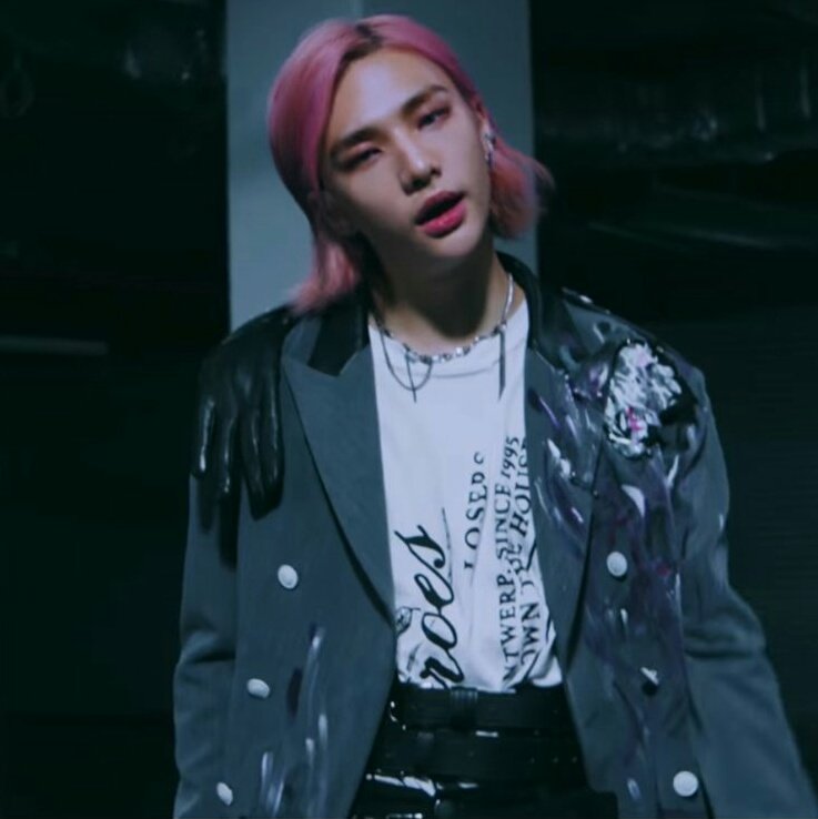 ✧ (@hourlyhjn) on Twitter photo 