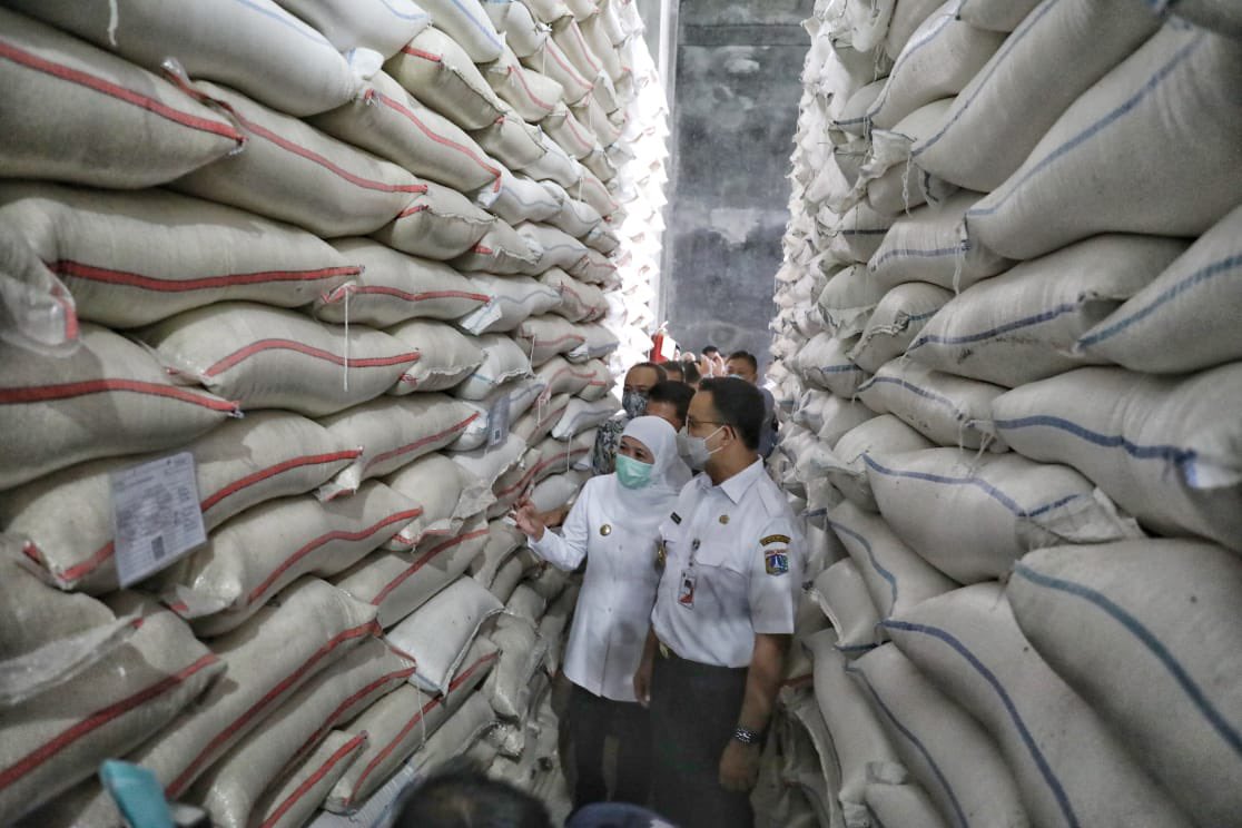 aniesbaswedan's tweet photo. Alhamdulillah, Pemprov DKI Jakarta - BUMD PT Food Station Tjipinang Jaya menggandeng @PemkabNgawi melalui Daya Tani Sembada dan Kelompok Tani Sido Rukun Kecamatan Geneng Kabupaten Ngawi untuk kerja sama ketahanan pangan.

https://t.co/KUUg8JeBvK https://t.co/XBzYX5WRDf