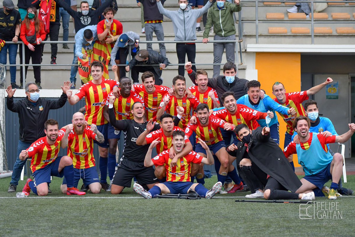 polvia10's tweet photo. SOM L’HÒSTIA🙌🏼🙌🏼🙌🏼 
Cap de setmana de +3 per seguir somiant ❤️💛 @FCVilafranca 

📸@fgaitan98 https://t.co/jsxPwh4YrZ