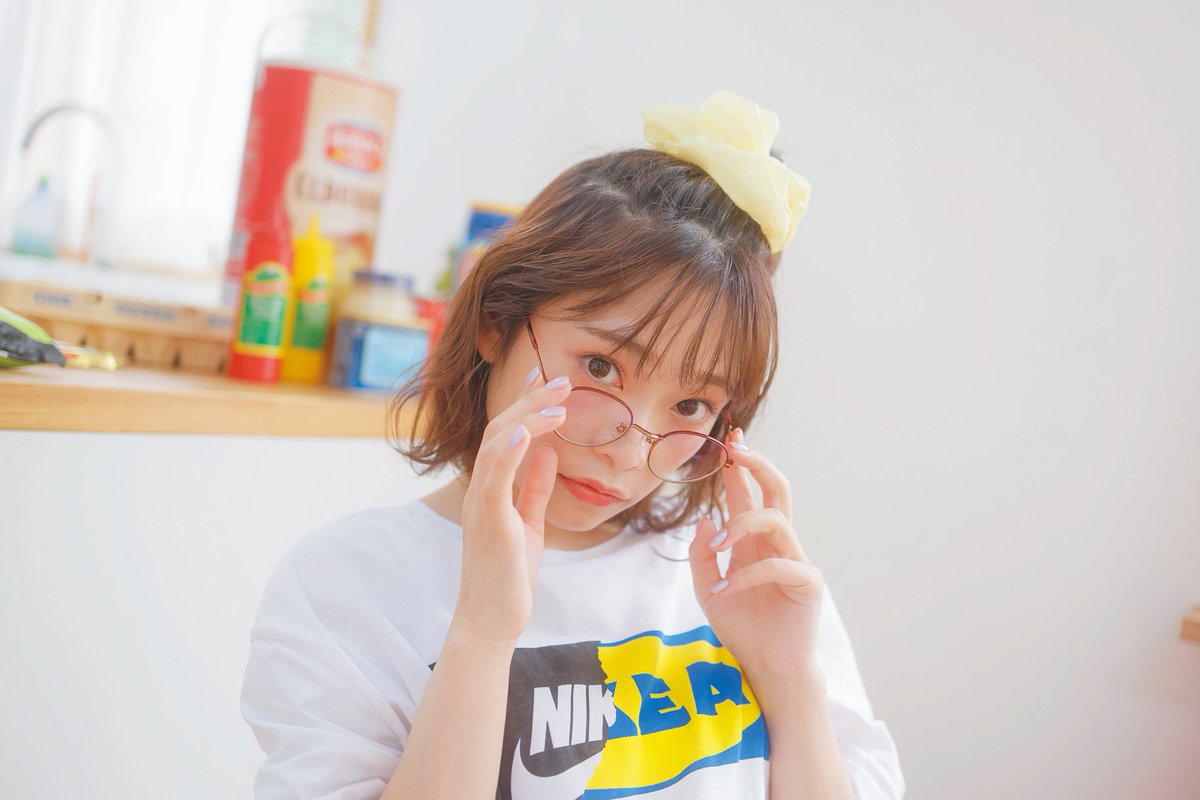 小山百代1st写真集 となり。』直筆サイン本をHMV＆BOOKS online