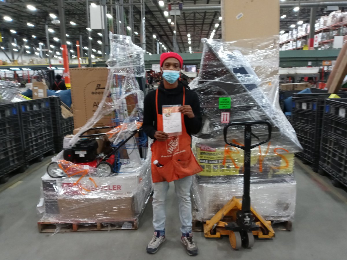 Andre1Sparks's tweet photo. Congrats Steven Williams on your well deserved Homer. Thanks for all the hard work. https://t.co/o5GhHCj1Et