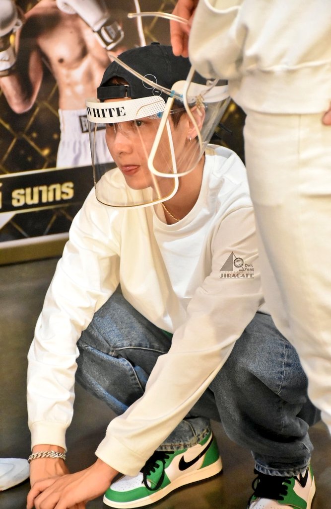 jmplshart's tweet image. this gun atthaphan still haunts me 🥵