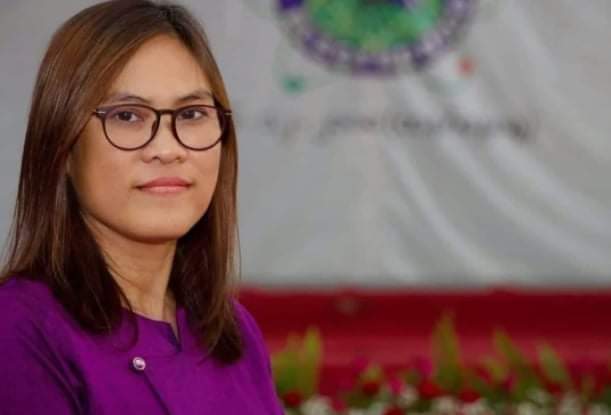 IrrawaddyNews's tweet photo. #Myanmar writer and media trainer Ma Tu Tu Tha and her family members were arrested on Apr. 24 night by the junta’s forces. Police and soldiers searched her house and arrested four. She was chief editor of Thanlyin Post, a local weekly journal, and an ex-editor at The Irrawaddy. https://t.co/4jtuEXvjl4