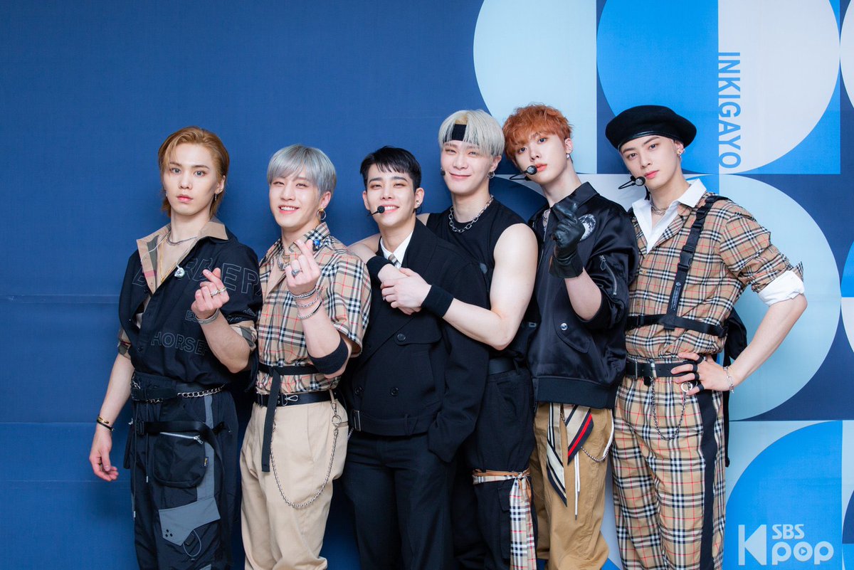 Arohatk89's tweet photo. ขอบคุณ ASTRO⭐️ ที่ทำงานอย่างหนักเพื่อ AROHAทุกคน AROHA ก็จะรักและเต็มที่กับการซัพพอร์ตASTRO⭐เหมือนกันนะ ขอบคุณทุกๆอย่างตลอดเวลาที่ได้เห็นความมุ่งมั่นไม่ว่าจะเป็นงานอะไรก็ตาม ASTRO⭐เก่งๆมากๆ
รักทั้ง6คนเลย💗💗
 #아스트로_아로하_하나됐던_ONE 
 #아스트로  #ASTRO https://t.co/njmG4kq1uH