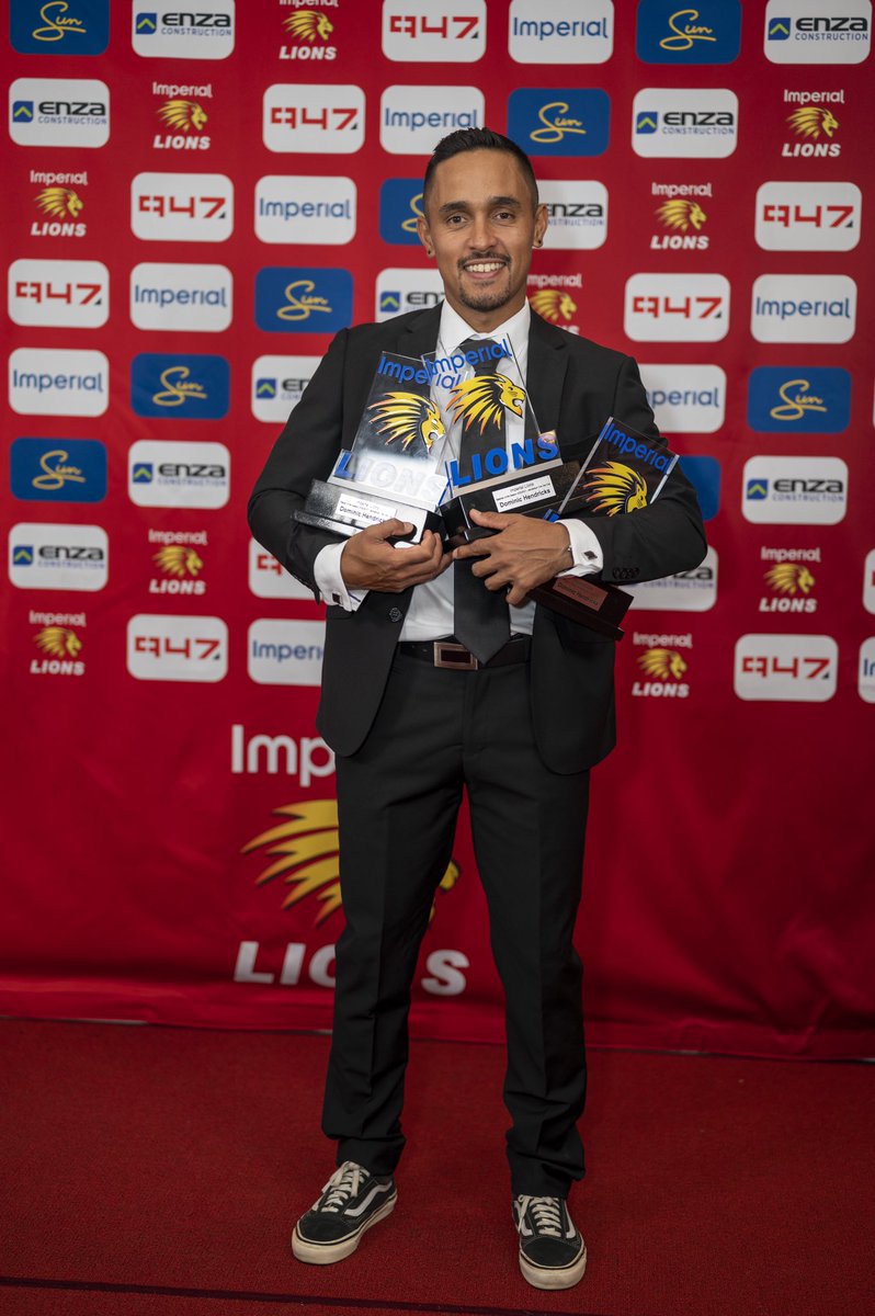 DPWorldLions's tweet image. That winning feeling for @dom_hendricks who had a stealer season. 

🏆 players player of the year 
🏆 #MODC Batsman of the year 
🏆 #MODC Fielder of the year 

#LionsAwards2021