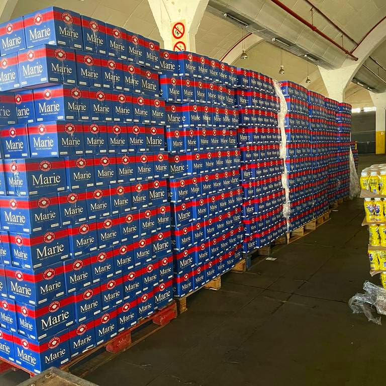 MuslimAssocSA's tweet photo. Volunteers continue to work tirelessly as we pack Zakaat hampers for distribution.
📌 Johannesburg, South Africa
#RamadanDistribution #Ramadan #FoodHampers #Zakaat #ZakaatHamperDistribution https://t.co/hsdJhQmV50