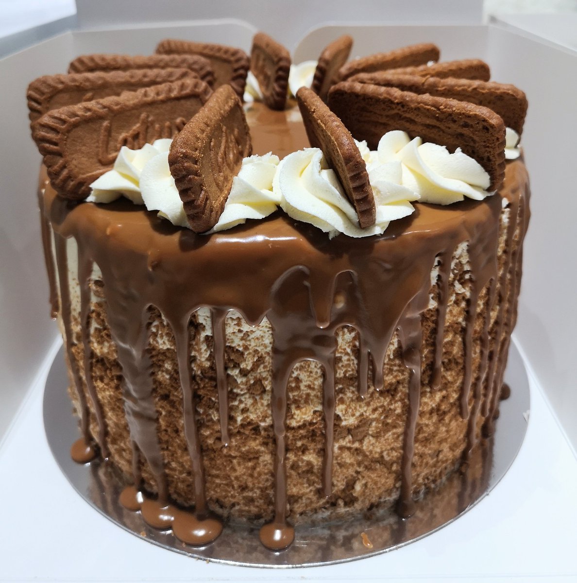 Cake lady Harrogate tweet media
