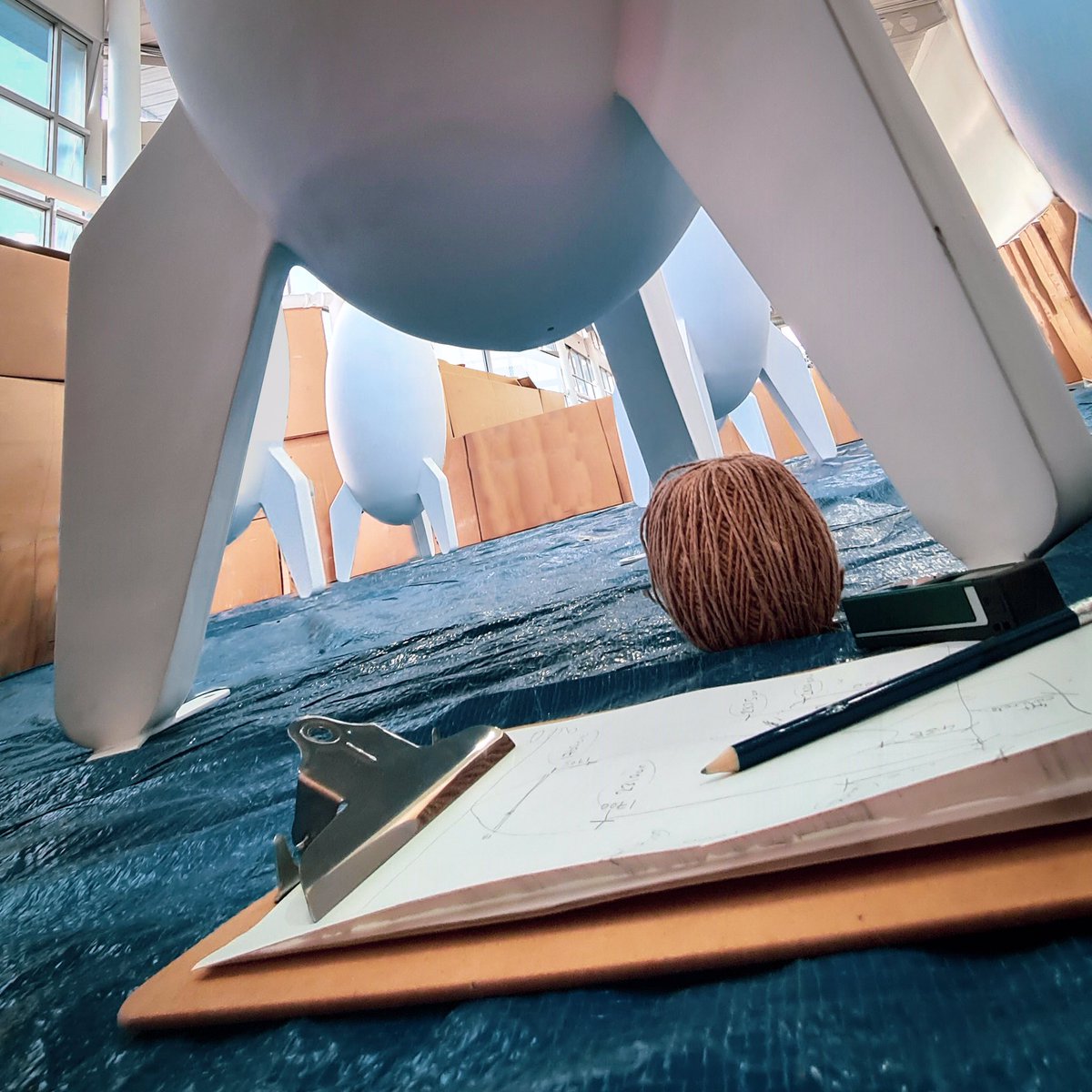 aargentcreative's tweet photo. Precisely mapping out a 2D image onto a #rocket isn't without its challenges 🤔 but with combination of high tech gadgets like a laser measurer & fairly primitive items like string I made it work! #loroshospice #muralartist #preparationisthekey #rocketroundleicester #wildinart https://t.co/0ukLVEFFWl