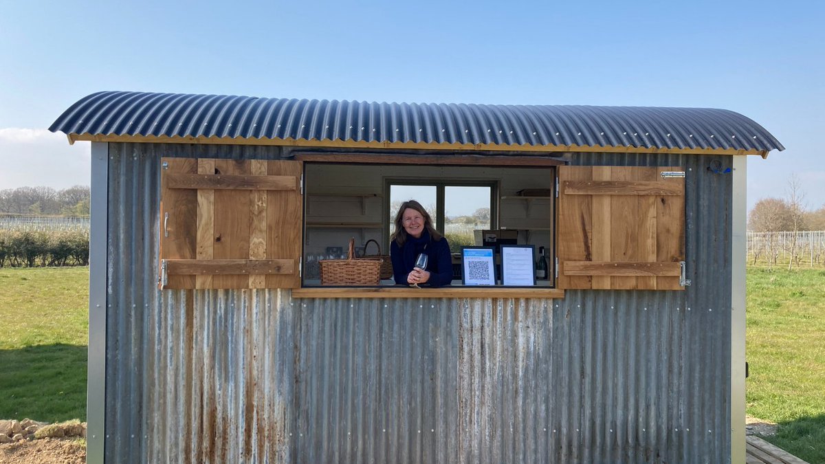 Our new shepherd’s hut bar - we love it! And so does Kristin we think :-) #winewinewine #englishsparkling