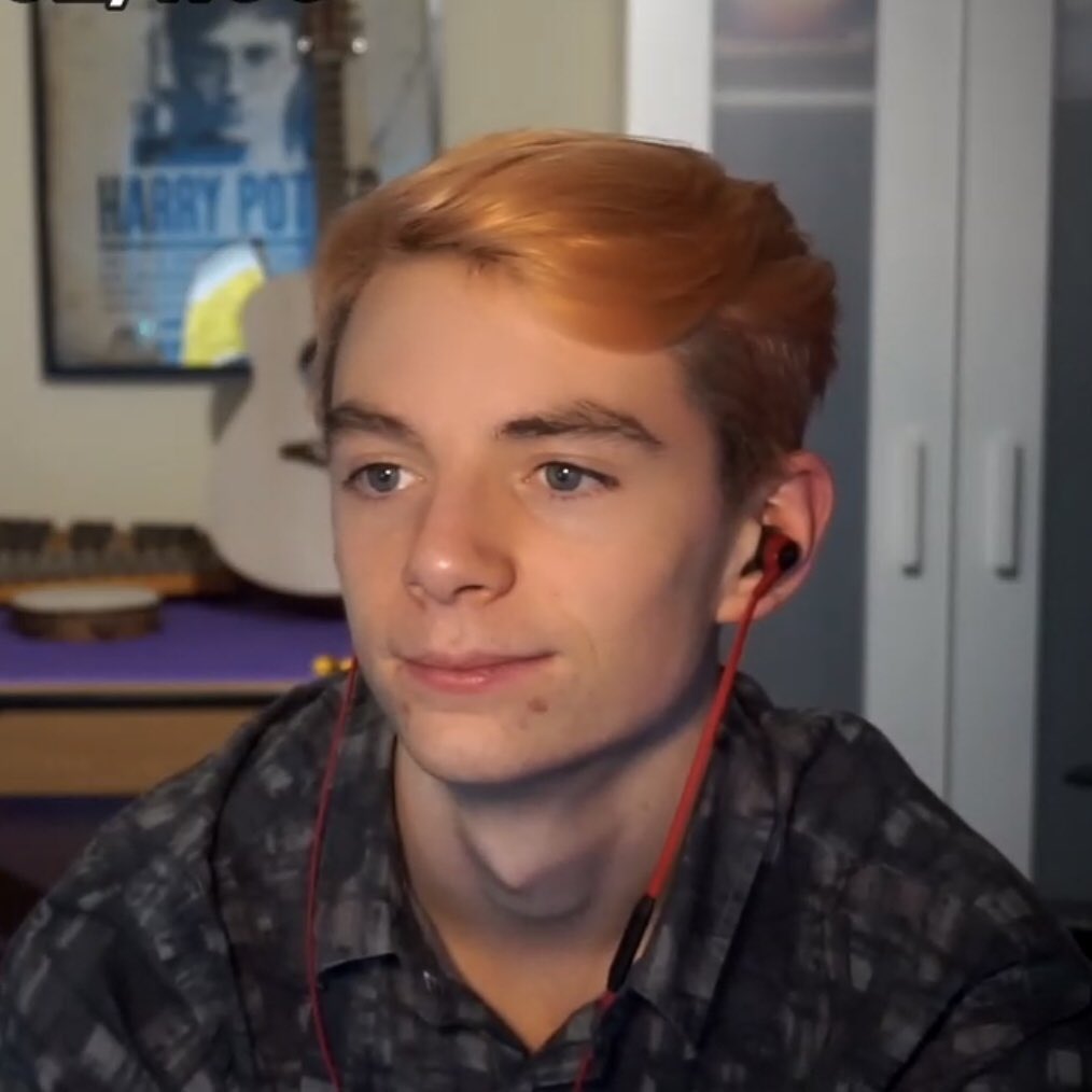 hourlybadlinu's tweet image. 