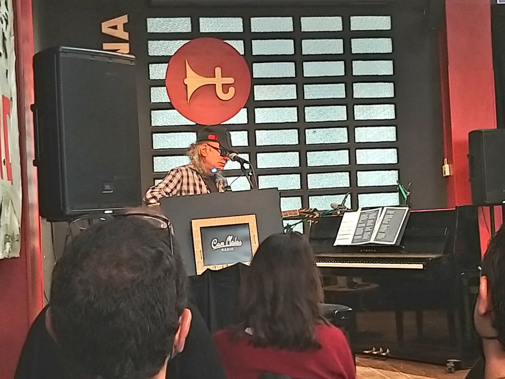 El petit luxe de poder anar a un concert del gran <a href="/AdriaPunti/">Adrià Puntí</a> a <a href="/eltarambana/">Tarambana</a> de Cardedeu...