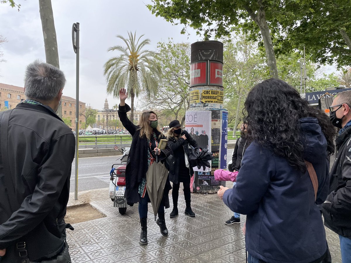 lhescriu's tweet photo. Bon dia! avui gaudint de la Ruta per la Barceloneta, amb l’autora @begopress “El barri del Sorral" https://t.co/IYuzY0Ux5K