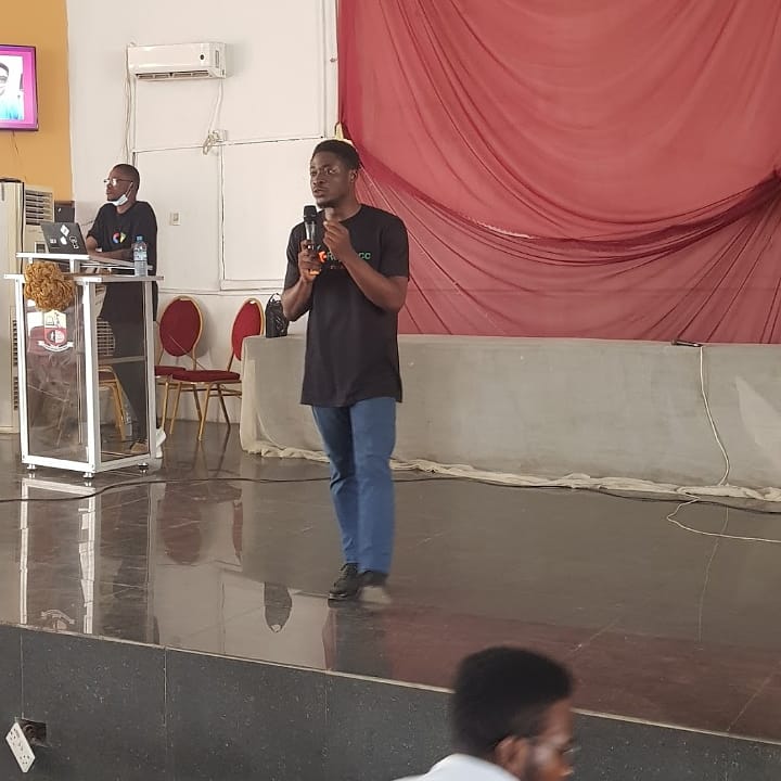 RepoTecc's tweet photo. @_kayodeajayi speaking at #FindYourWayInTech
@DscOui @Faccion3 https://t.co/2neMckA7zc