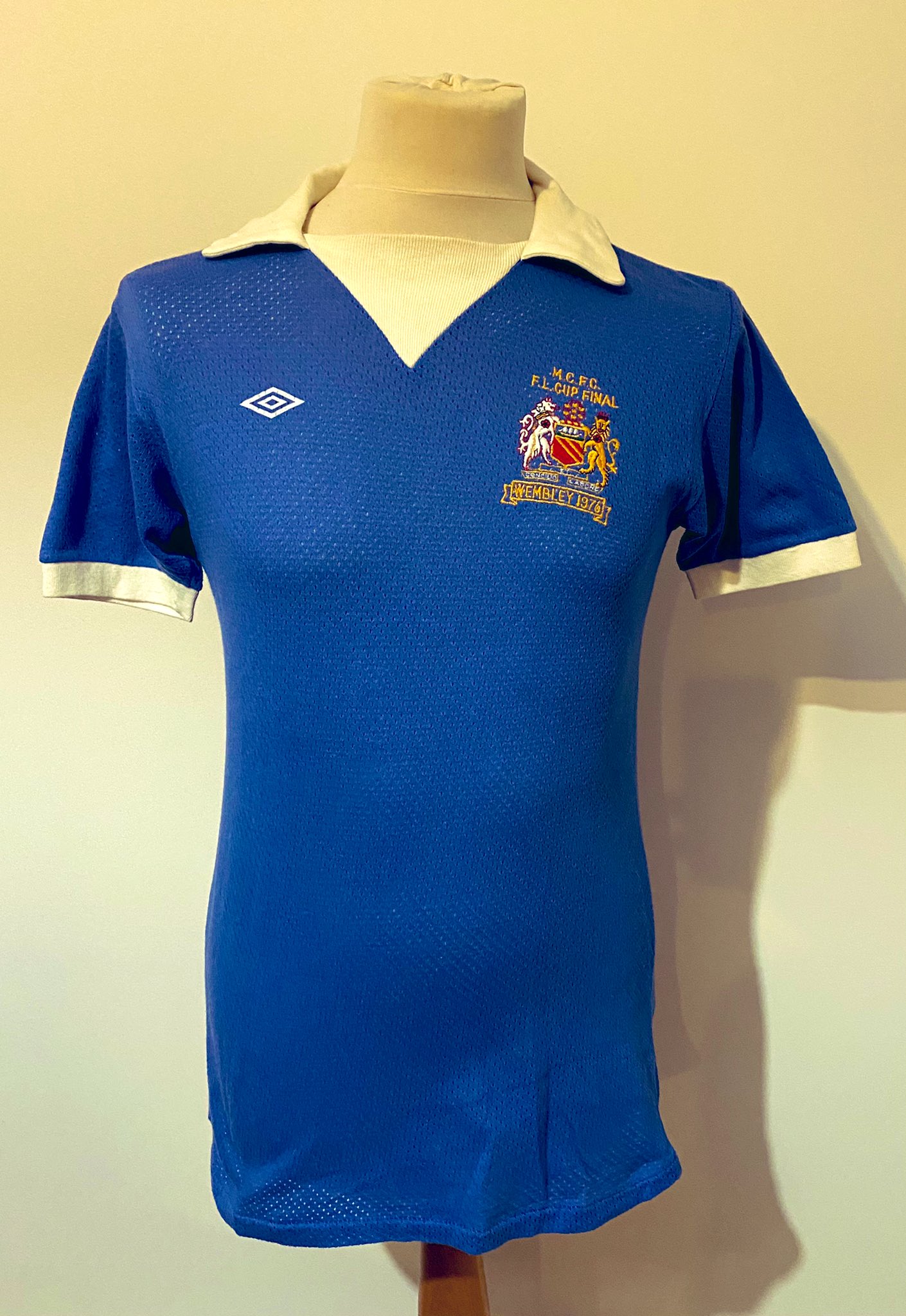 man-city-match-worn-shirts-on-twitter-cup-final-day-joe-royle