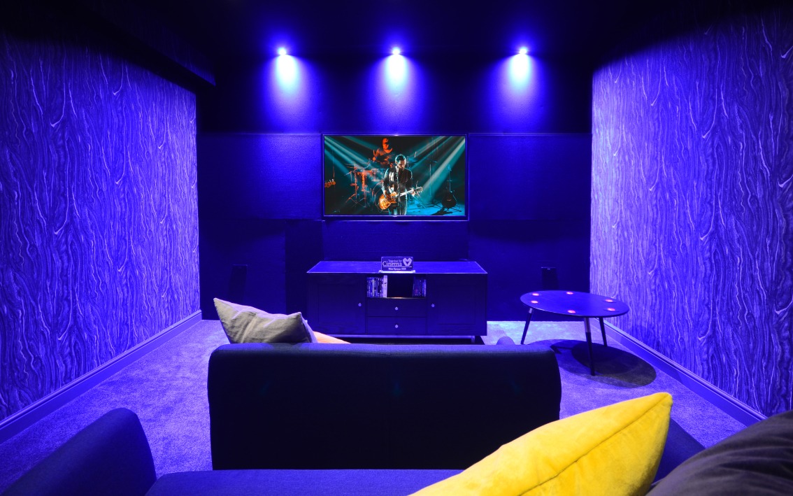 Acurus_AV's tweet photo. Introducing the new 𝘾𝙤𝙣𝙣𝙚𝙘𝙩𝙚𝙙 𝘾𝙞𝙣𝙚𝙢𝙖𝙨 by @connected_dist!🇬🇧 It focuses on the ‘Cinema In The Home’ model for residential cinema installs, including an #Acurus and #AureabyLW equipped demo showroom at our #Cheltenham HQ. Contact them to experience it for yourself! https://t.co/vJABCZ14mW