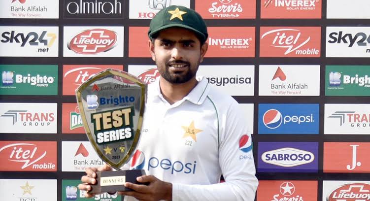 Team_BabarAzam's tweet photo. Highest WIN percentage for 🇵���� as captian across formats (Test+ODIs+T20Is) [Min. 50 matches]

𝟲𝟯.𝟴𝟮 － 𝗕𝗮𝗯𝗮𝗿 𝗔𝘇𝗮𝗺
62.88 - Sarfaraz Ahmed
61.24 - Wasim Akram
61.11 - Shoaib Malik

Never let agenda merchant tell you otherwise, Happy Farewell My Captain @babarazam258 ❤

#ThankYouBabarAzam | #BehindYouBabarAzam | #BabarAzam | #BabarAzam𓃵