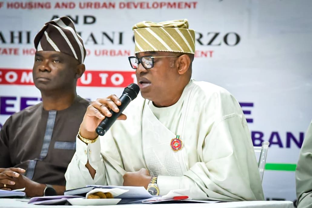 SenGbengaAshafa's tweet photo. Attending the 12th meeting of the National Council on Lands, Housing and Urban Development organised by the @fmhud_ng  under the able leadership of the Honourable Ministers, @Arch_Dangiwa and Alhaji Abdullahi Tijjani Gwarzo (HMS) at the Yaradua Hall Murtala Square, Kaduna State. https://t.co/JxqllEgBl0