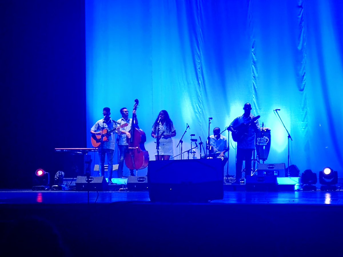 Daniela80390759's tweet photo. ...Excelente debut de nuestros músicos con sus grandes voces en el 25 Festival Nacional de Artistas Aficionados...
@feu_um 
@universidad_um 
@BaujinPerez 
@leyda_finale 
@yhinojosa 
@SuselyMorfaG 
@yuneydi https://t.co/H4VQvJHVz3
