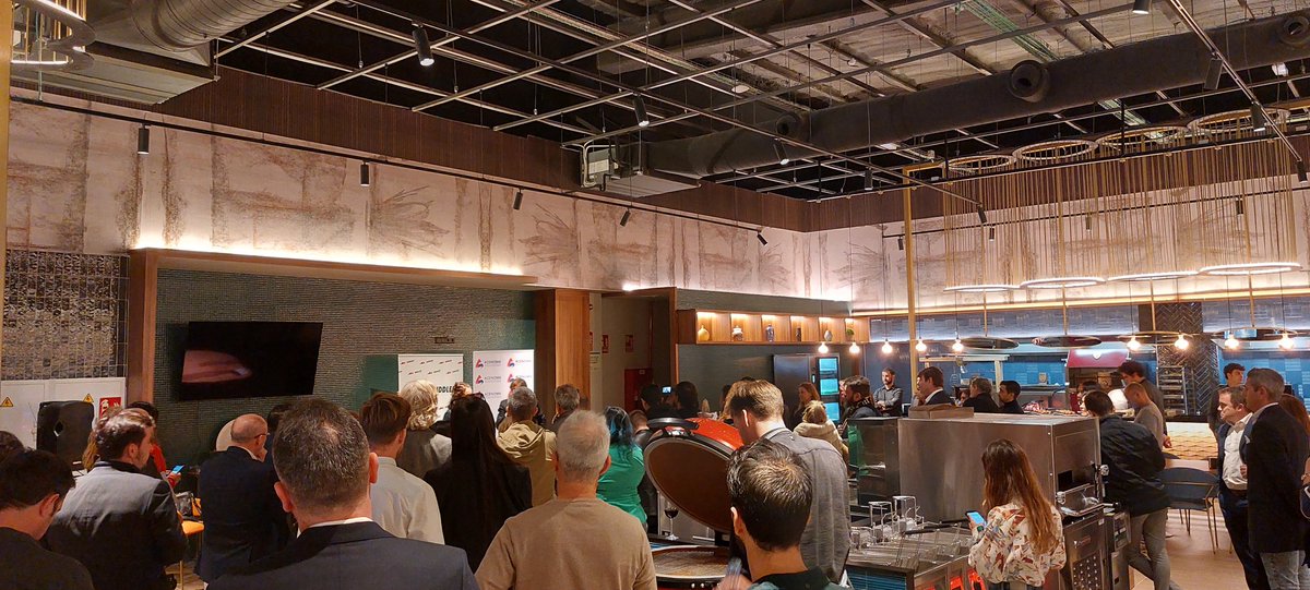 InNorMadrid's tweet photo. Gracias @middlebycooking Spain y @acenoma por invitarnos hoy a conocer el centro culinario Middleby Innovation Kitchen (MIK) en #sansebastiandelosreyes 
#SSRR #innovacion https://t.co/hNMh7jnRav