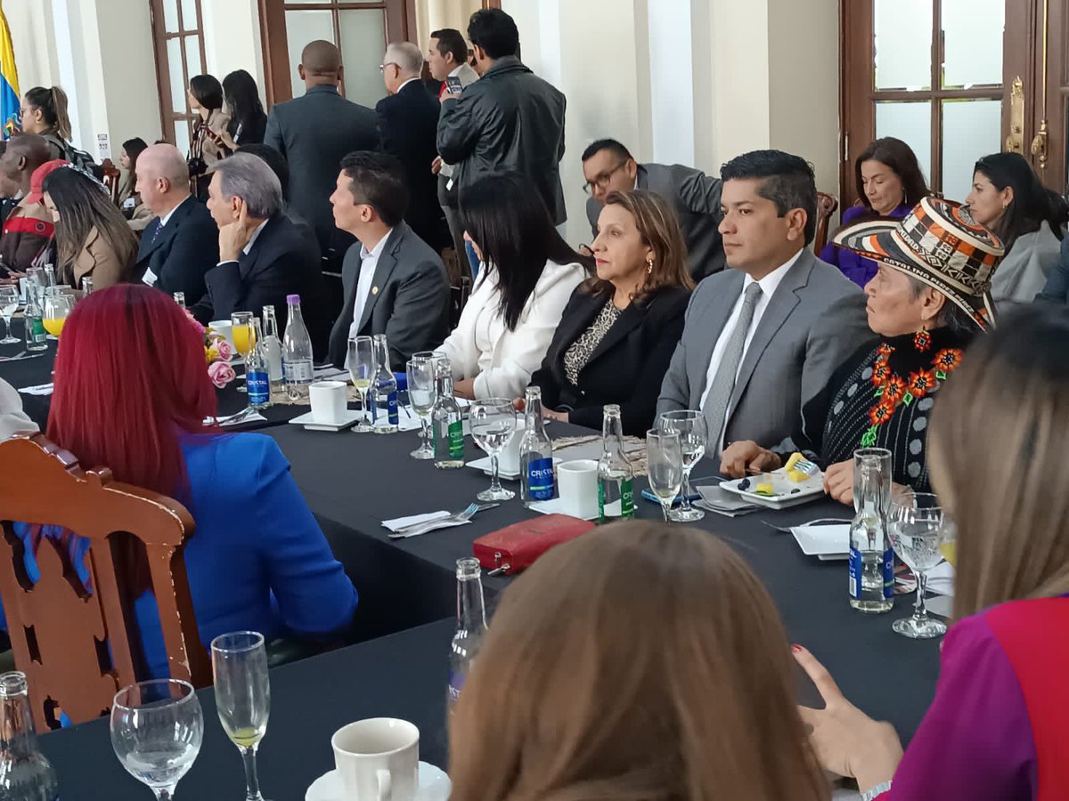carlos_guevara's tweet photo. Hoy participamos en compañía de Caucus Conservacionista de Colombia, Embajador Gilies Bertrand, Paolo Garzotti, UE, AICS, FAO y Fundación ICCF, en donde manifestamos nuestro compromiso vital para apoyar a campesinos, prevenir deforestación y promover productos sostenibles. https://t.co/uk4nTVDnAG