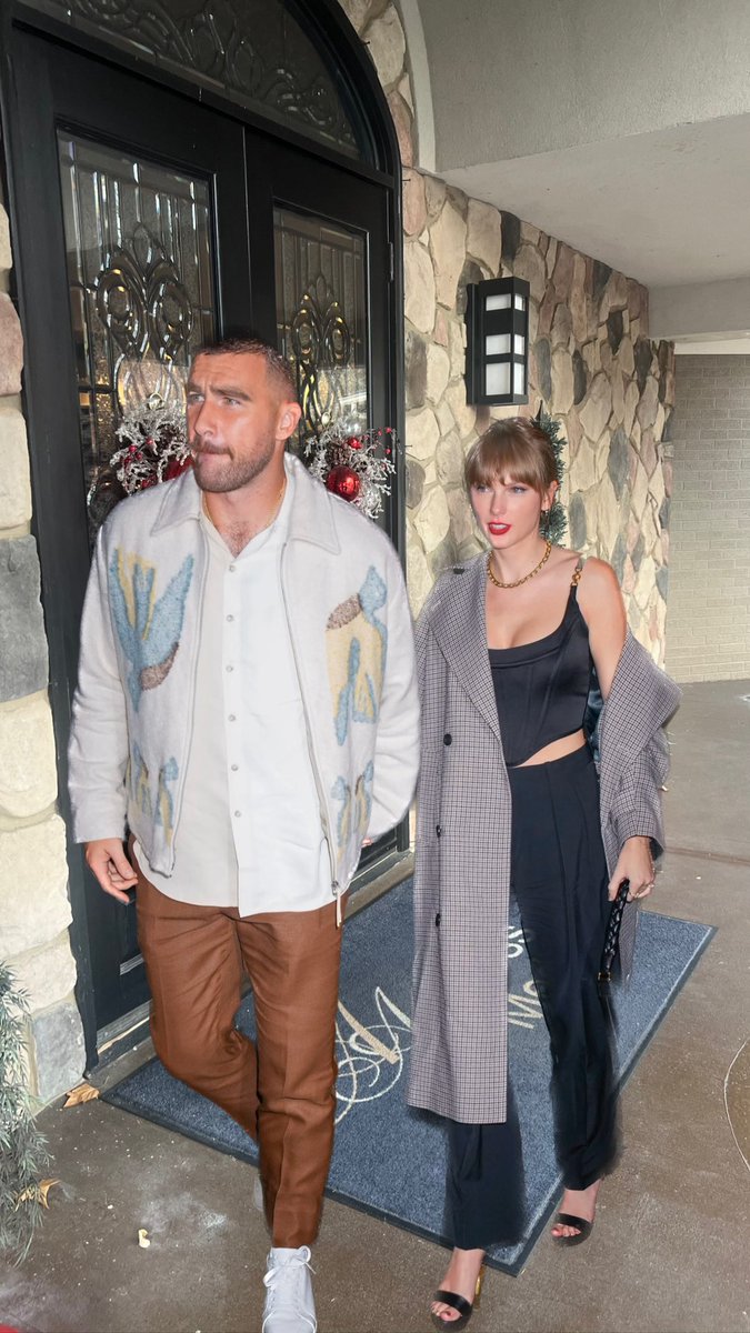 aamedispa's tweet photo. SPOTTED: International superstar Taylor Swift and Kansas City Chiefs tight end Travis Kelce leaving Ageless Tailgate party 👀  Even a recently named billionaire couldn’t pass up on these deals!

https://t.co/SEdMoUKJit https://t.co/GipwVSRVLV