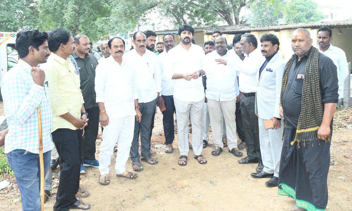 KCBachina's tweet photo. అద్దంకి పట్టణం, 1వ వార్డ్, కట్టా రామ కోటేశ్వరరావు ప్రభుత్వ డిగ్రీ కళాశాల నందు జరుగుతున్నటువంటి అభివృద్ధి పనులను సందర్శించి NAAC అవసరాల నిమ్మితం కళాశాలకు 1,00,000/- విరాళంగా ఇవ్వడం జరిగింది.
#bachinakrishnachaitanya #CMYSJagan #YSRCongressParty #BKC #TeamBKC #addanki https://t.co/oamI6S8Fk7