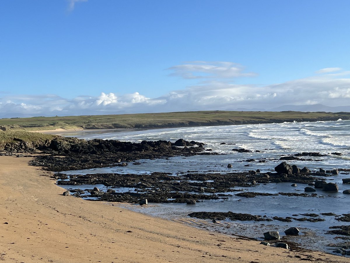 andycrook5's tweet photo. Aberffraw, windy but bright. #Anglessey #StormHour https://t.co/242bCO9Yc4