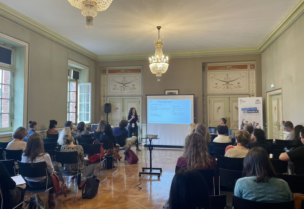 CampusFrance's tweet photo. #RencontresCF l 🇸🇬 Singapour : un exemple de coopération ancré dans la « triple hélice » de l’innovation : universités, gouvernement, entreprises.
👉 La parole à Emilienne Baneth-Nouailhetas, COCAC et directrice de l'institut français à @FranceinSG https://t.co/DFCFkMqhEH