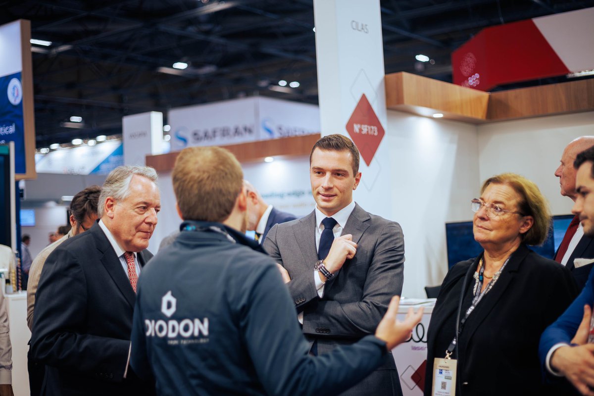 J_Bardella's tweet image. Au #Milipol, je suis venu soutenir notre industrie de Défense et de sécurité, mais aussi tous les hommes et les femmes qui portent l’uniforme et nous protègent. 

Ils sont la fierté de la Nation 🙏🏻