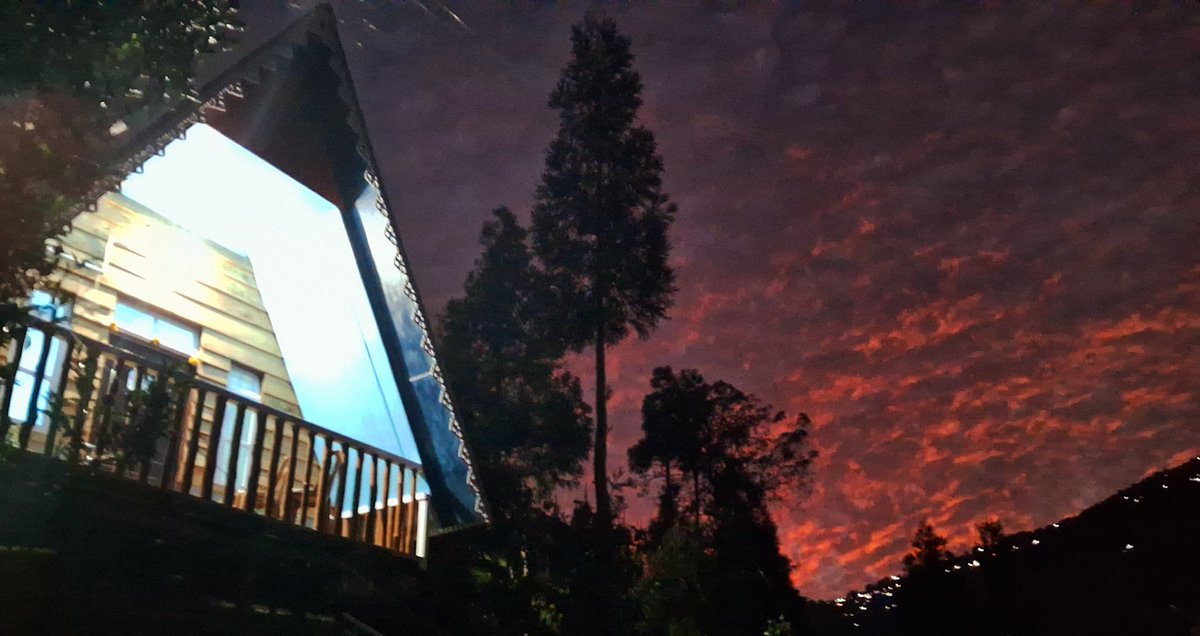BinitaDarjling's tweet photo. In the evening glow,find solace in the moments of quite reflection.
@Atithyahomestay #Yankhu #mineralspring #Darjeeling.
@Travellersindia https://t.co/iEy66REbTM