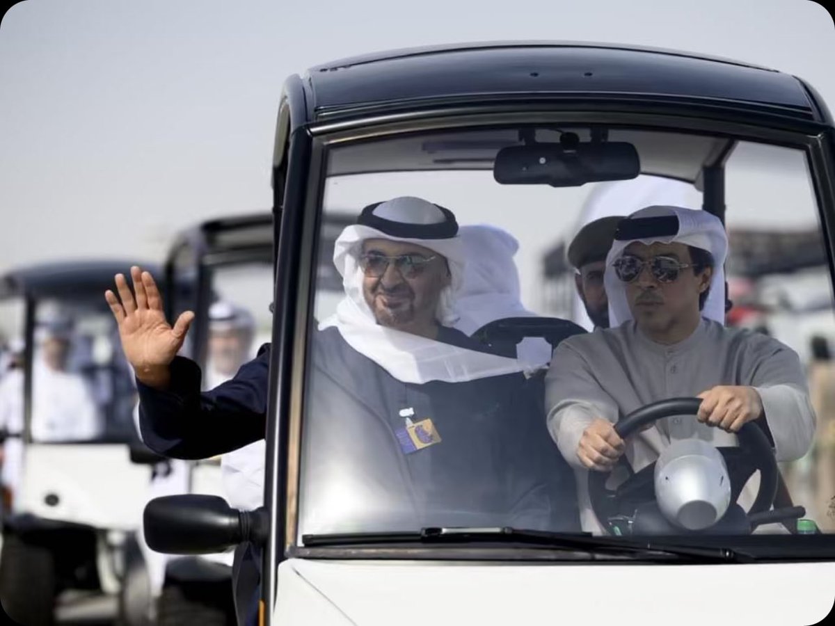 s_3191's tweet photo. نستمد الباس من طبعك ونزداد ونزيده
عزة الدار بعربها فالمعايير و حسابه 

يالكريم اللي من الفزعات ما حاتى رصيده 
يبتسم في بسمته رحمه وفي كفه سحابه 

مدة كفوفك تظللنا عن الشمس الوقيده 
يا ذرى شبه الجزيره والعرب واللي انتخابه

سلطان بن نعمان https://t.co/t9vARIwyld