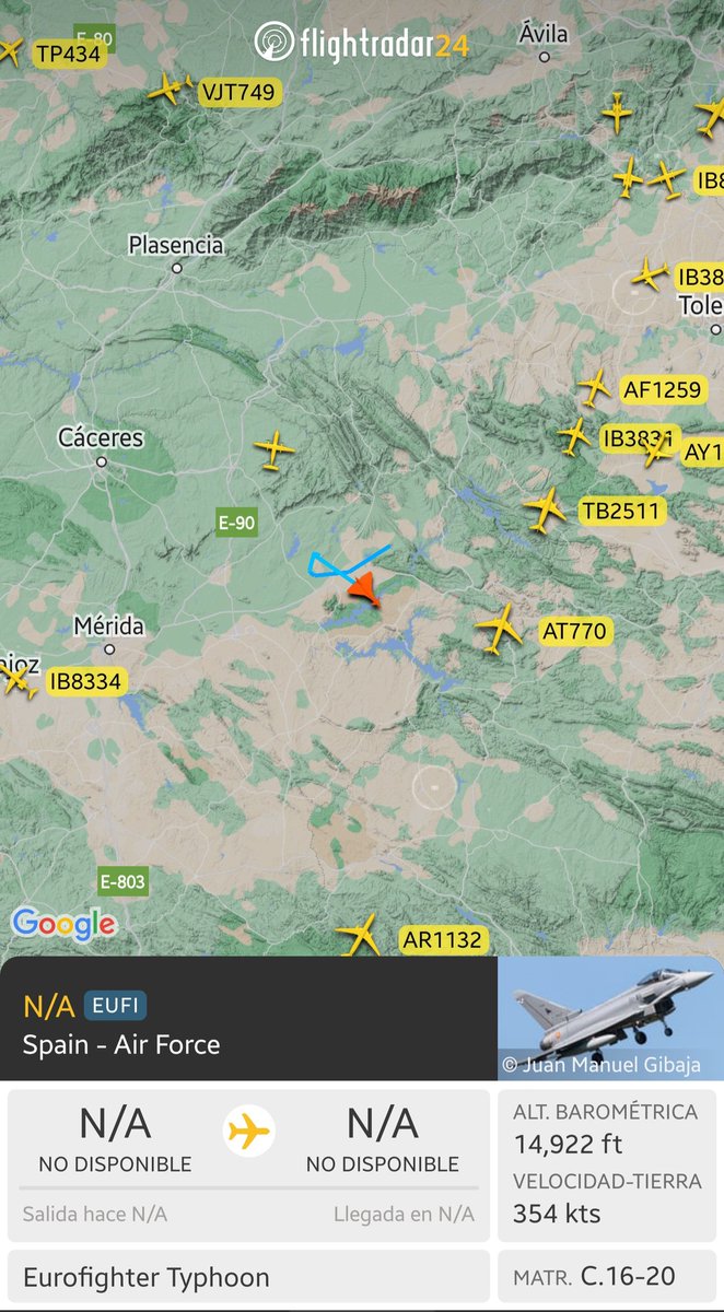 Hoy tenemos cerquita, en la D125, un #A400 y algún #Eurofighter seguramente haciendo repostajes en vuelo #LEBZ