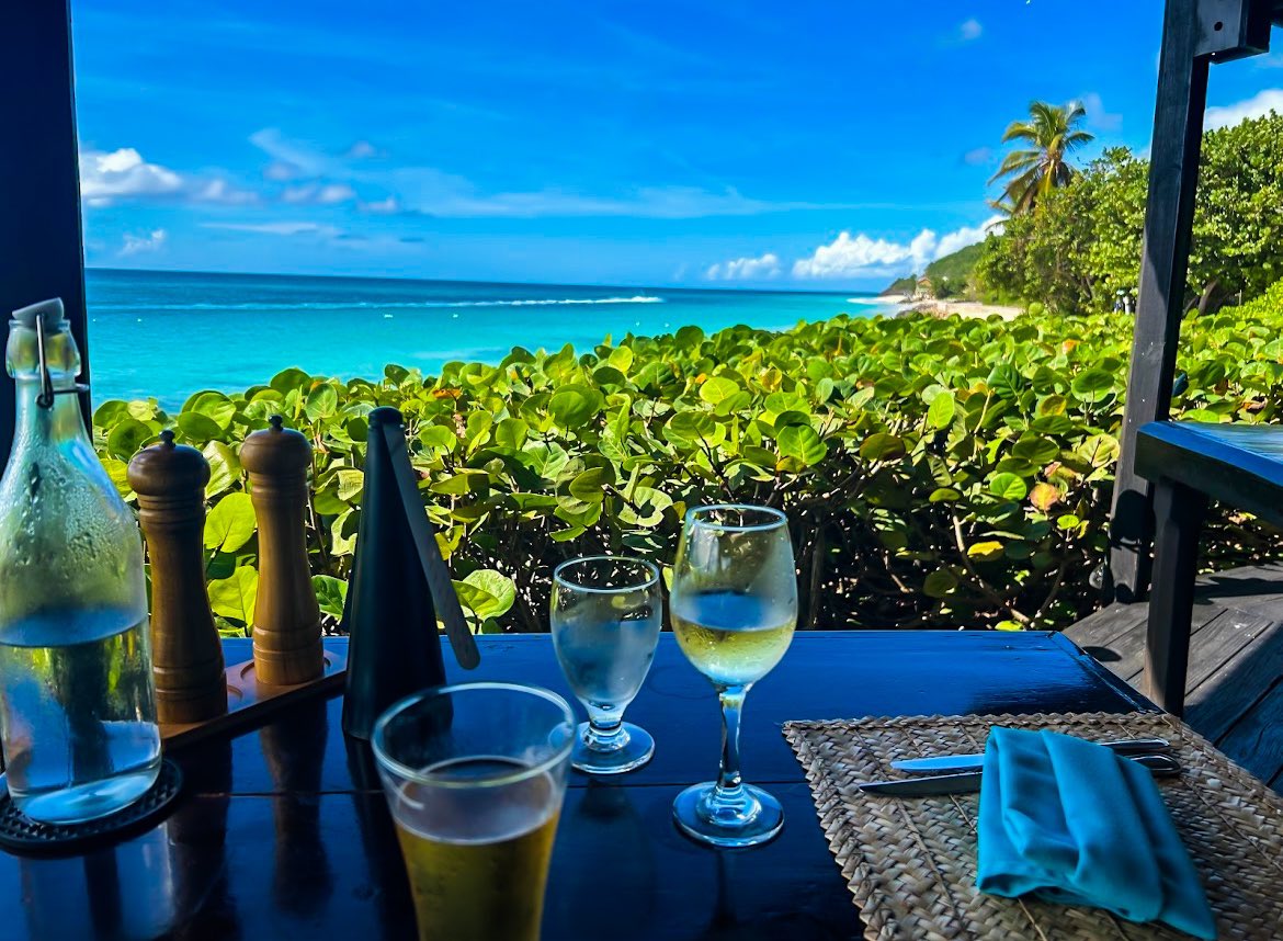 The ocean's beauty makes every meal an experience ☀️🌊🍽️

#keyonnabeachresortantigua

keyonnabeachresortantigua.com