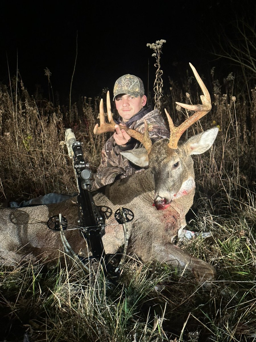BucksofOhio's tweet photo. Ryan took this brute in Lake County.  That’s a great buck Ryan!! Congratulations @RyanSkelly35 #HuntOhio https://t.co/xMoJfDJ3fS