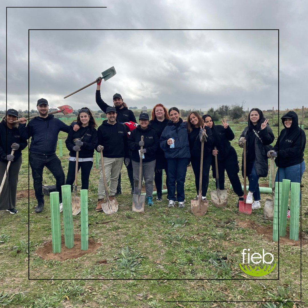 Esta semana hemos tenido otro TEAM BUILDING gracias a @masteambuildingeventos que nos ha ayudado a traer al equipo de @colorcrewspain a retomar la plantación de nuevas plántulas.

Para más información sobre esta actividad 📷 fiebfoundation.org/team-building/