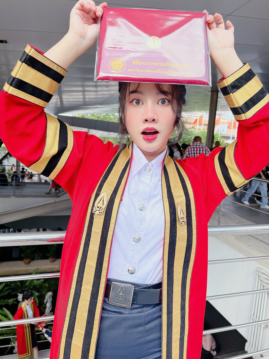 Belief_Parallel's tweet photo. ” ปริญญาใจ♥ “
ได้ฮักกับอ้ายเหมือนใจได้ปริญญา ชีวิตผู้สาวบ้านนาวุฒิการศึกษามีน้อย~ ♫

หลังจากนี้ก็สู้ชีวิตนะสาวนะะะ

.
#finally #finallygraduated🎓 #beliefgraduate2023 https://t.co/Rjt3DcbvoB