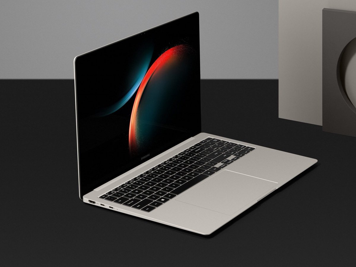Buckle up for speed! 

Galaxy Book4 Ultra promises to outpace the #M3Pro 16' #MacBookPro and leave the i7-13800H Surface Laptop Studio 2 in the dust. 

A powerhouse in the making! ⚡️💻 #GalaxyBook4Ultra