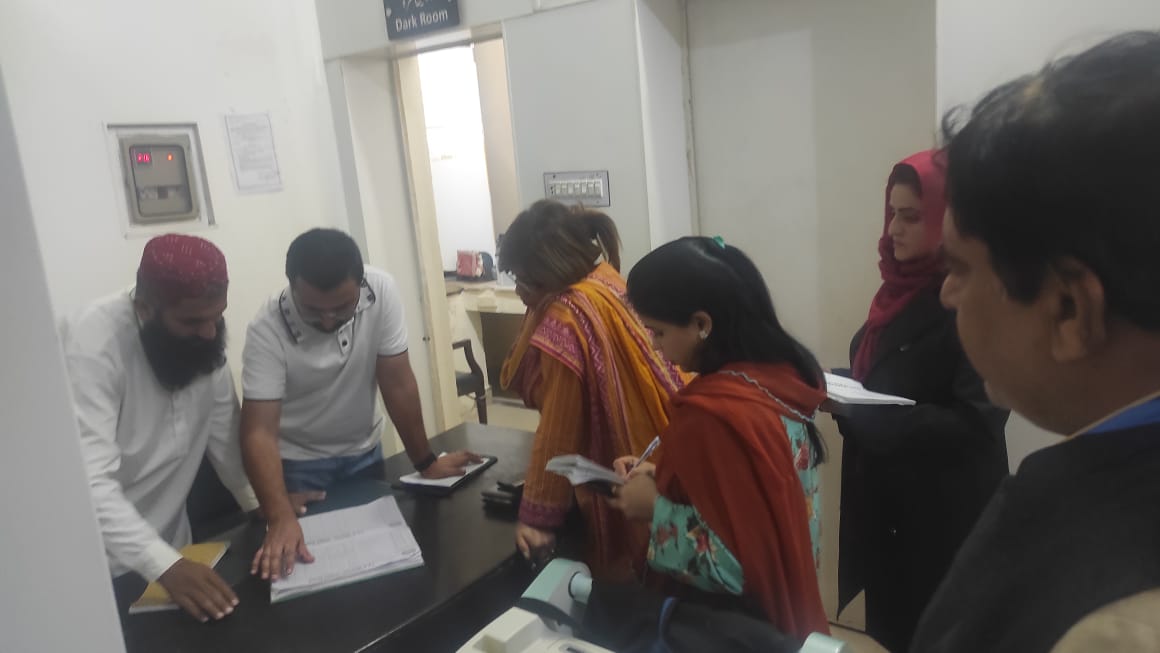 HP_GoP's tweet photo. 𝐒𝐮𝐫𝐩𝐫𝐢𝐬𝐞 𝐕𝐢𝐬𝐢𝐭 𝐭𝐨 𝐇𝐞𝐚𝐥𝐭𝐡 𝐅𝐚𝐜𝐢𝐥𝐢𝐭𝐢𝐞𝐬
THQ Hospital Taunsa, D. G. Khan
#THQ_Taunsa #D_G_Khan
#priority_projects #new_blocks
Special Secretary (D, F &amp; R) along with a team from Development Wing of P&amp;SH Department visited newly constructed (1/3) https://t.co/7yzIQ5dbrc