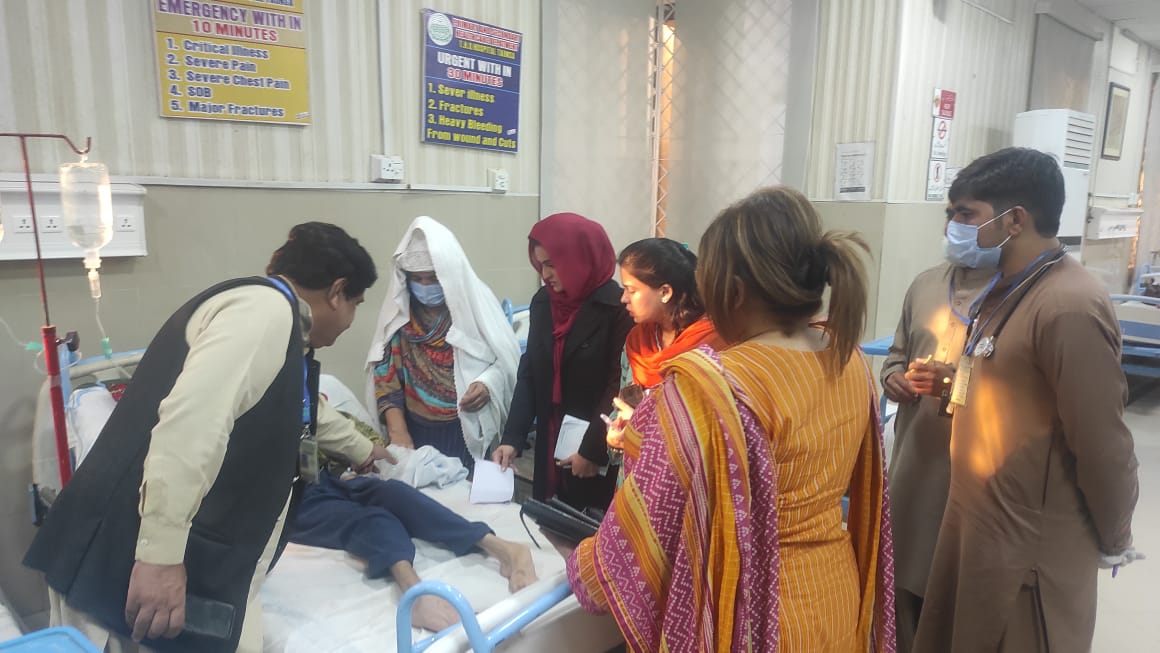 HP_GoP's tweet photo. 𝐒𝐮𝐫𝐩𝐫𝐢𝐬𝐞 𝐕𝐢𝐬𝐢𝐭 𝐭𝐨 𝐇𝐞𝐚𝐥𝐭𝐡 𝐅𝐚𝐜𝐢𝐥𝐢𝐭𝐢𝐞𝐬
THQ Hospital Taunsa, D. G. Khan
#THQ_Taunsa #D_G_Khan
#priority_projects #new_blocks
Special Secretary (D, F &amp; R) along with a team from Development Wing of P&amp;SH Department visited newly constructed (1/3) https://t.co/7yzIQ5dbrc