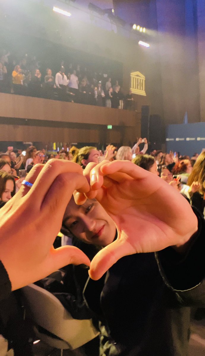 _jaehno's tweet photo. I was asked for the original... If you want my hand and that of Minghao on wallpaper enjoy guys 🫶🏼 https://t.co/sMrRknKFdp