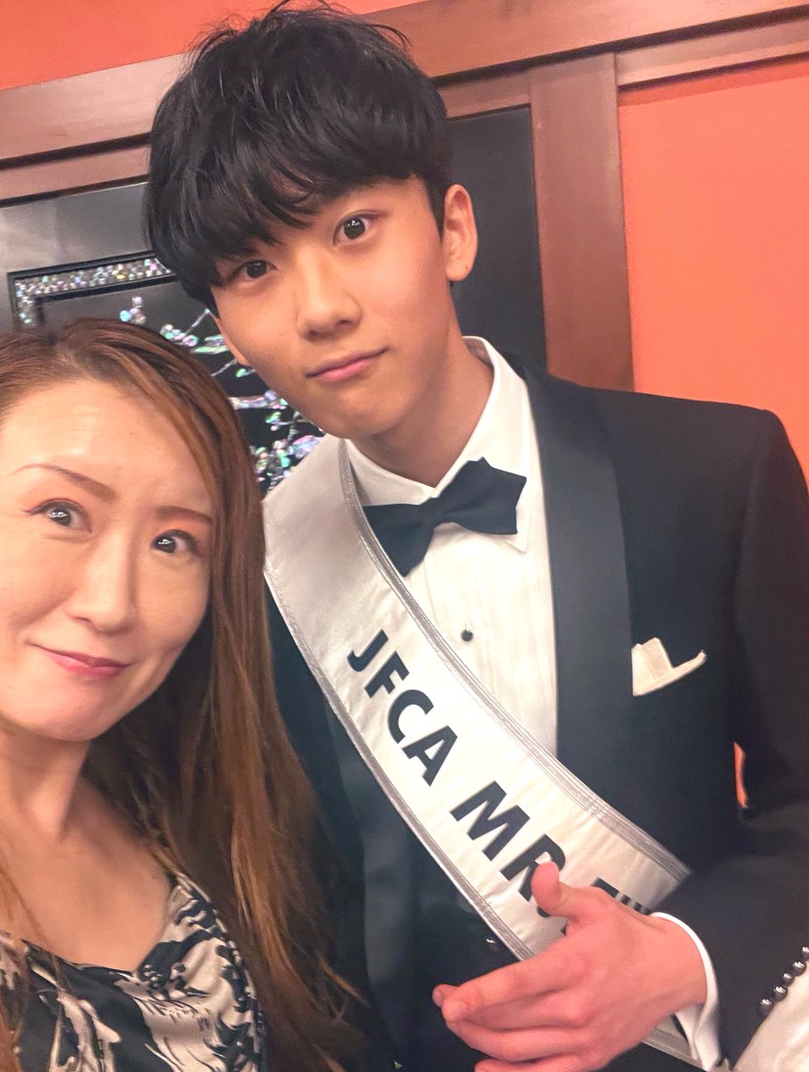 ata6raxia's tweet photo. 『JFCAフォーマルウェアコンテスト』
Mr.tuxedo部門準グランプリ🏆

最初から「ファイナルまでいく！」と
言っていて、有言実行（笑）
色んな人と知り合えて
世界がまた広がった一日✨ https://t.co/v5EvFuwPaX