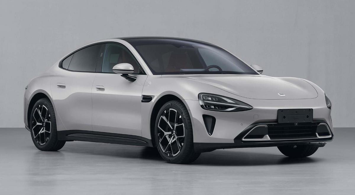 deepanker70's tweet photo. Xiaomi has given the first glimpse of its debut electric vehicle, a five-seat sedan with a panoramic glass roof.

#Xiaomi #EV https://t.co/Zn1q5PwvVE