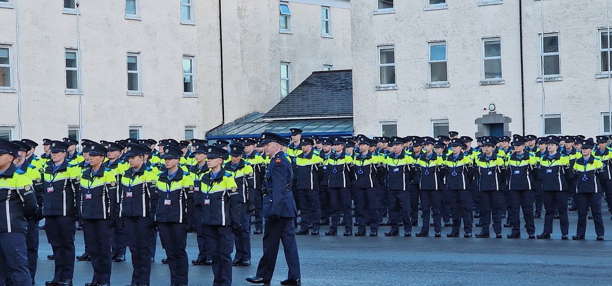 Rain, hail or snow, our Garda Trainees are expected to parade at the Garda College for inspection.

Intake 232 and Intake 234 know the drill.

#ItsAJobWorthDoing